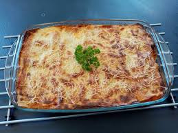 Lasagnes A La Bolognaise De Cyril Lignac Dans Tous En Cuisine Mes Meilleures Recettes Faciles En 2020 Lasagnes Lasagne Bolognaise Recette Lasagne Bolognaise