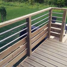 Rampe Balcon Bois Traite Des Idees Patio Railing Deck Railing Design Building A Deck