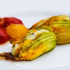 Fleurs De Courgettes Farcies Au Fromage De Chevre Recette En 2020 Fleur De Courgette Farcie Courgettes Farcies Recette Fleur De Courgette
