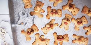 On A Craque Pour Ces Biscuits Calin Calin Proposes Dans Le Magazine Cuisine Futee No2 Un Noel Sans Stress Christmas Food Biscuits Gingerbread Cookies