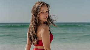 Mejores tableros de larissa manoela ofc. Larissa Manoela Shows Differentiated Look And Defined Belly Draws Attention Code List