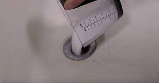 Voici Pourquoi Il Faut Verser Du Sel Dans Votre Lavabo Deboucher Evier Astuces Pour Nettoyer Evier Bouche
