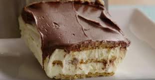 Vous N Avez Besoin Que De 5 Ingredients Pour Creer Ce Dessert Onctueux A Souhait Icebox Gateaufrigidaire Cremefouettee Bi Cake Recipes Smores Cake Desserts