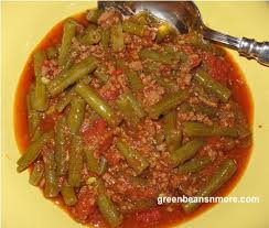 Fassoulia Green Beans With Ground Meat In A Garlicky Onion Tomato Sauce Simmered Until They Are Soft Yummy Vegetable Recipes Green Beans Armenian Recipes