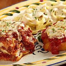 Try This Homemade Lasagna At Olive Garden With A Splurge Of Fettuccine Sauce This Is A Great Restaurant For Italian Food Lovers Homemade Lasagna Dinner Food
