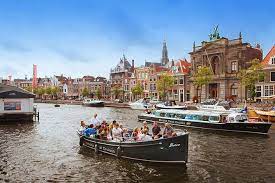 De zomer is in haarlem een belangrijk seizoen, aangezien er dan verschillende activiteiten, festivals en evenementen worden georganiseerd. Haarlem Hop On Hop Off Boat Cruise 2021