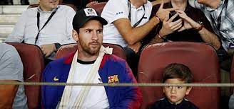 Messi has always been very close to his mother and considers her as his lucky charm for helping meaning: Messi Krijgt Zeer Opmerkelijke Tekening Van Zoontje Tijdens Cl Duel