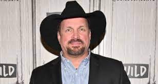 Born in tulsa, oklahoma as the youngest child of troyal raymon brooks, jr., a draftsman for an oil company and. Garth Brooks Net Worth In 2019 How Rich Is The Country Megastar