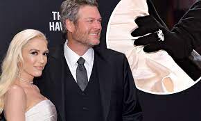 They announced their engagement in october. Gwen Stefani Shoots Down Blake Shelton Engagement Rumors After Flashing Huge Ring At People S Choice Daily Mail Online