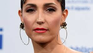 Caterina balivo stile e looks: Caterina Balivo Per Fortuna Sono Nata Bella Altrimenti Sarei Una Brutta Acida Mamme A Spillo