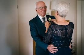 Ideen zur goldenen hochzeit von den confetti party experten. Reorganizovati Silovanje Obrnuto Goldene Hochzeit Kleid Goldstandardsounds Com