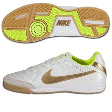 Nike Indoor Soccer Shoes Nike Tiempo Mystic Iv Mystic 4 In White And Gold Soccercorner Com Zapatos De Futbol Rapido Futbol Rapido Zapatos De Futbol