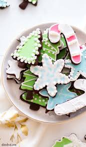Learn How To Make The Best Royal Icing This Easy Recipe Has All The Tips And Tricks For Beginners Plu In 2020 Royal Icing Recipe Easy Royal Icing Recipe Icing Recipe