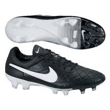 Bring A Classic Look Back To The Field With The Nike Tiempo Legend V Fg Soccer Cleats In Black And White This Super S Nike Cleats Soccer Cleats Football Shoes