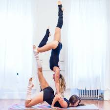 Yoga Acro Couples Beginner Poses Girls Inspiration Get Your Free Yoga Videos Poses On Liayoga Com Yoga Poses Acro Yoga Poses Yoga Videos