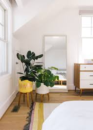 House Tour A Modern Coastal Oasis For Leesa Mattress Co Founder David Wolfe Front Main Leesa Mattress Home Decor Mid Century Modern Living Room