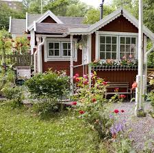 It maximises planting room while creating a variety of microclimates from dry and sunny to moist and shady. 28 Small Backyard Ideas Beautiful Landscaping Designs For Tiny Yards