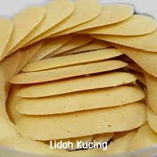 Proses pembuatannya sendiri sangat mudah, bagian yang krusial mungkin pada tahap pemanggangan. Buat Kue Lidah Kucing Takut Gagal Lihat Resep Membuat Kue Lidah Kucing Renyah Berserta Tipsnya Resep Masakan Enak