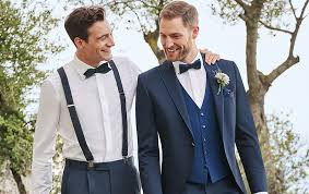 Aber für einen dreiteiligen anzug sind die farben blau, dunkelblau, nachtblau und wenn die hochzeit am strand stattfinden soll oder sie den klassischen look aufgeben und etwas frischeres. Ratgeber Fur Den Richtigen Hochzeitsanzug Breuninger