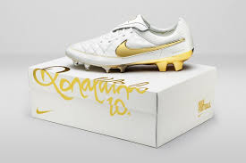 Nike Pays Homage To Ronaldinho With The Tiempo Legend Touch Of Gold Nike Football Boots Football Boots Soccer Boots