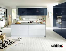 Sie wollen den richtigen händler für ihre schüller gala küche finden? Schuller Wohnkuche Glasline Weiss Im Schlichten Design Jetzt Entdecken