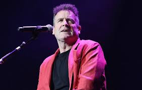 The south african singer and songwriter johnny clegg, one of the few white artists to openly confront the apartheid government in the late 1970s and 1980s, has died aged 66, his agent has said. Johnny Clegg South African Musician And Apartheid Activist Has Died Aged 66