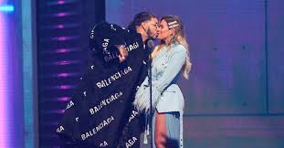 Karol g y anuel aa están de gira por latinoamérica para pasar más tiempo juntos y, de paso, llevar su música y canciones por diferentes rincones del continente. Are Karol G And Anuel Aa Engaged Details On Their Relationship