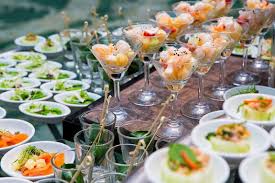 Mit einem professionellen caterer zur hochzeit sind eure gäste mit speis und trank bestens versorgt. Kleines Hochzeitsbudget 15 Spartipps Furs Hochzeits Catering