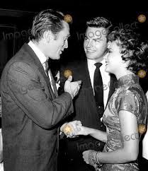 Natalie With Husband Robert Wagner And Actor Kirk Douglas Blackandwhite Kirk Douglas Hollywood Couples Hollywood