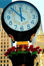 A Dozen Street Clocks In Manhattan Con Imagenes Reloj Del Mundo Reloj Fotografia