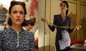 El Tiempo Entre Costuras Capitulo 3 Sira Quiroga Vestido Azul Con Flores Blancas Via Http Www Antena3 Com Ser Tiempo Entre Costuras Vestidos Azules Costura