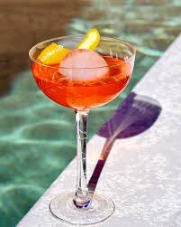 Negroni By The Pool Come See What All The Fuss Is About Recipeontheblog After Watching Stanley Tucci Prepare The Ubiqui In 2020 Negroni Italian Drinks Stanley Tucci