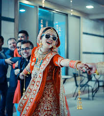 20 Best Reception Dress For Indian Brides It may even make sense for an nri bride or groom to simply pay extra to buy their outfit in beverly hills, hong kong, singapore or new york given the lead times and travel to secure a designer saree by manish malhotra or whoever. 20 best reception dress for indian brides