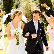 Nur wenn dein arbeitszimmer den mittelpunkt deiner beruflichen tätigkeit darstellt, kannst du alle anfallenden kosten absetzen. Hochzeit Zum Steuern Sparen Finanztest Erklart Ob Sich Die Ehe Lohnt Stern De