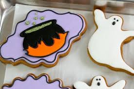 Can You Use Anything Besides Egg Whites Or Meringue Powder To Make Royal Icing Sweetopia Royal Icing Recipe Without Meringue Powder Meringue Powder Royal Icing
