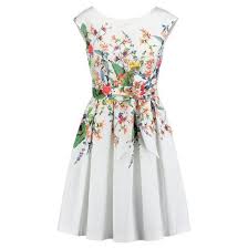 Die natur legt ihr buntes sommerkleid ab. Buntes Brautkleid Brautkleid Fur Das Standesamt Die Schonsten Kleider Fur Die Standesamtliche Trauung Schone Kleider Hochzeitskleid Bunt Kleider