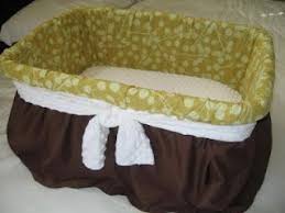 Diy Laundry Basket Bassinet A Memory Foam Pillow For The Mattress I M Totally Good With This Idea Why Spend Baby Bassinet New Baby Products Basket Bassinet