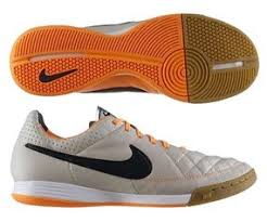 What You Love In The Tiempo In An Indoor The Soft Leather Offers The Best Touch While The Shoe Remains Comfortab Chuteiras De Futebol Tenis Futsal Chuteiras