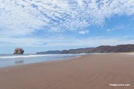 Playa Naranjo Y Roca Bruja En El Sector Santa Rosa Costa Rica