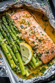 Salmon And Asparagus Foil Packs With Garlic Lemon Butter Sauce With Images Baked Salmon And Asparagus Salmon Recipes