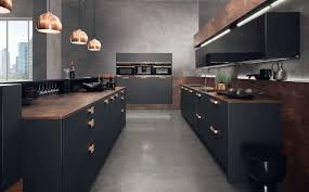 Neben holz finden auch materialien wie glas und edelstahl in einzelnen bereichen anwendung. Schwarze Kuche Bilder Ideen Fur Dunkle Kuchen Kuchenfinder