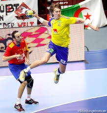 Förbundskapten kristján andrésson har en trupp på 16 herrspelare som skall representera sverige i det svenska handbollslandslaget herrar har varit samspelt och trots en tuff grupp lyckades landslaget sluta två, före bahrain men efter danmark i kvalet. Sveriges Herrar Foll Mot Spanien Handbollskanalen
