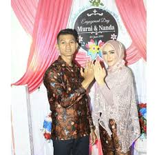 Download lagu baju kemeja couple dan streaming kumpulan lagu baju kemeja couple mp3 terbaru di downloadlagu.xyz dan nikmati, video klip baju kemeja 24 model baju batik couple terbaru 2020 terlaris dan paling banyak dicari oleh p ♬ fashionable indonesia download mp3. Couple Kebaya Pesta Lamaran Sarimibit Kemeja Cowok Panjang Rok Duyung Cantik Kebaya Couple Murah Shopee Indonesia