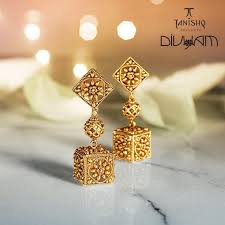 Pretty Gold Jewelry Fashion Tanishq Jewellery Indian Jewelry