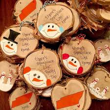 Paint Wood Slices For Sweet Ornaments Christmas Wood Crafts Wood Christmas Ornaments Christmas Ornaments
