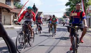 Life is about the journey, not the destination and that couldn't be travel on countless routes lasting from 3 days up to 13 days, and with 5 indonesia bicycle tours. The Culture Of Hospitality In Java Indonesia Hello Bike World