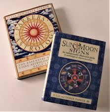 2 Vintage Parker Astrological Hardback Books Sun Moon Stars Parkers Astrology Color Illustrated Horoscop Stars And Moon Vintage Books Astrology Books