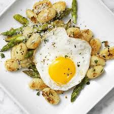 Skillet Gnocchi With Asparagus And Fried Eggs Kroger Recipe Gnocchi Fried Egg How To Cook Gnocchi