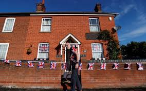 When captain tom, as he was quickly nicknamed in the british press, turned 100 on april 30, queen elizabeth ii sent him a personal greeting. Captain Tom Moore S 100th Birthday War Veteran Hails British Public As Fundraising Effort Tops 32m