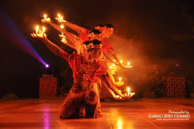 Meskipun kekocakan gambar itu terlihat sederhana, namun gambar tersebut bisa mengubah mood kita. Sejarah Tari Lilin Video Gambar Properti Gerakan Kostum Lengkap